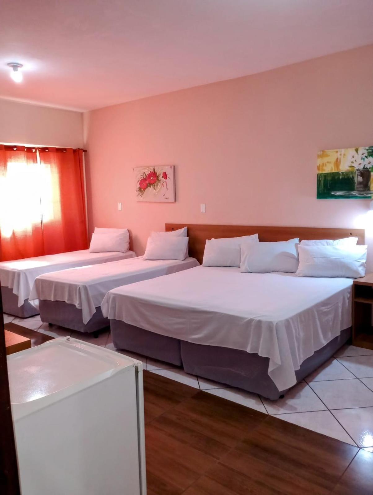 Calabreza Hotel E Restaurante Трес-Корасойнс Экстерьер фото