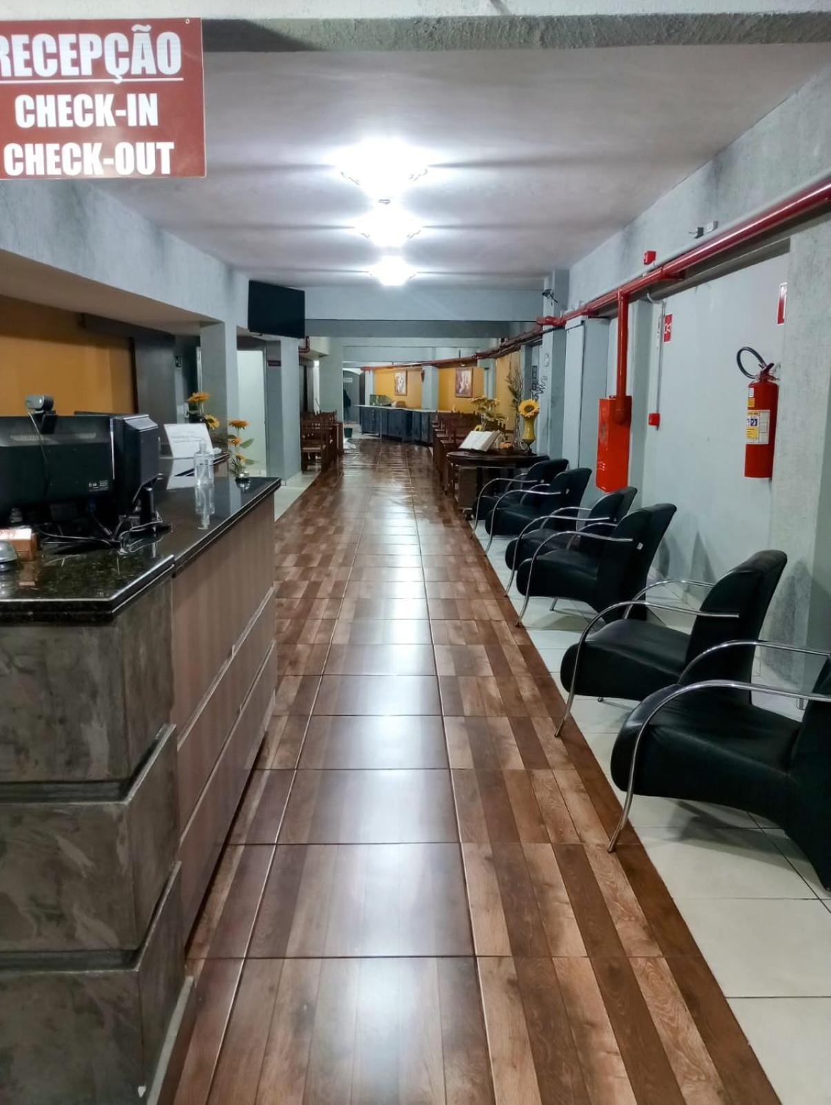 Calabreza Hotel E Restaurante Трес-Корасойнс Экстерьер фото